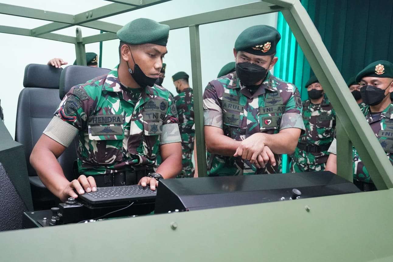 Awali Tugas, Pangkostrad Kunjungi Satuan Jajaran Divisi Infanteri 1 ...