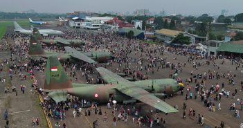 Ribuan Warga Bandung Padati Open Base Lanud Husein Sastranegara