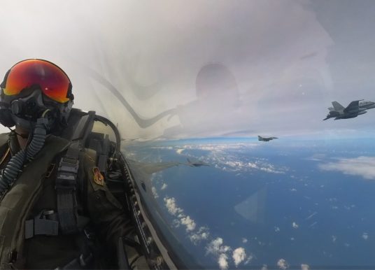 2 F-16 TNI AU dan 3 F/A-18 TUDM Laksanakan Patkor Malindo Siri I Jaga Perbatasan Kedua Negara